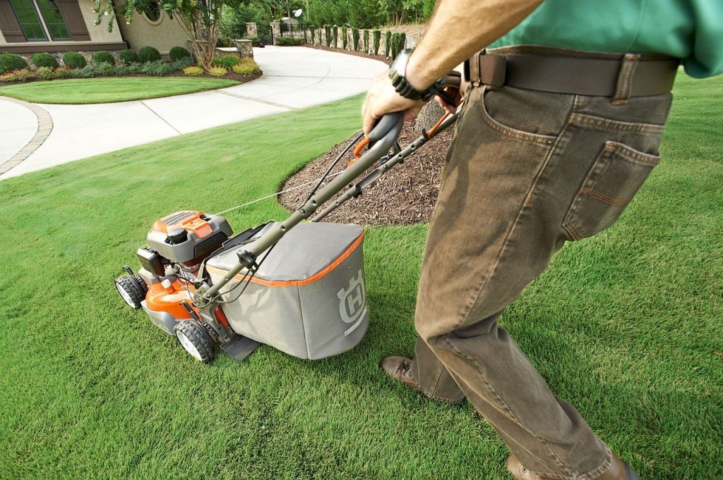 Spring Lawn Equipment – Keep Safety In Mind With These 8 Tips